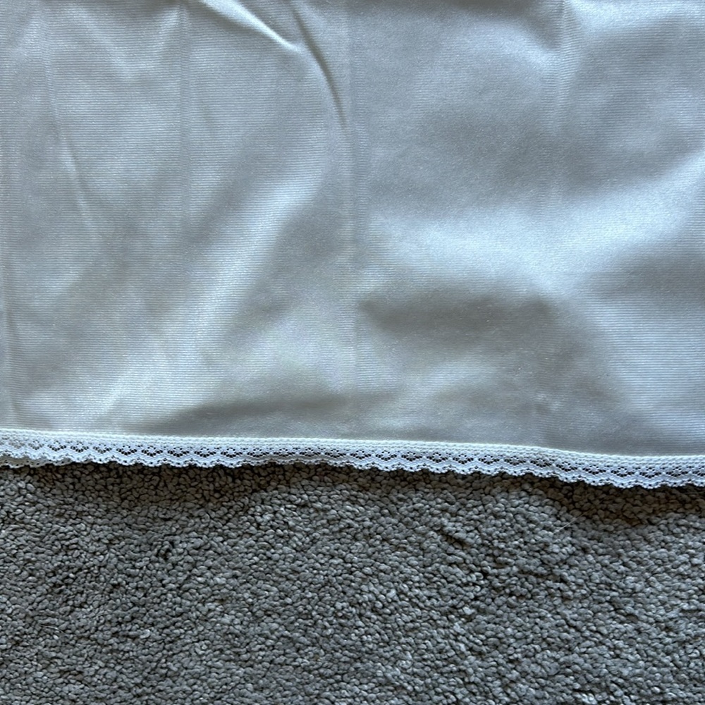 Vanity Fair 2X White Half Slip - Picture 2 of 5